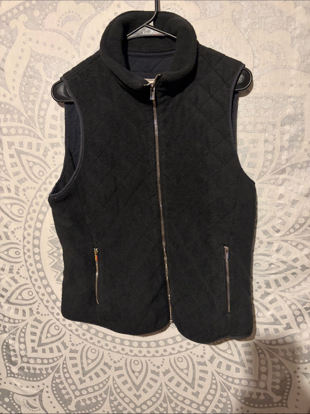 Abercrombie & Fitch Black Quilted Fleece Vest size Large